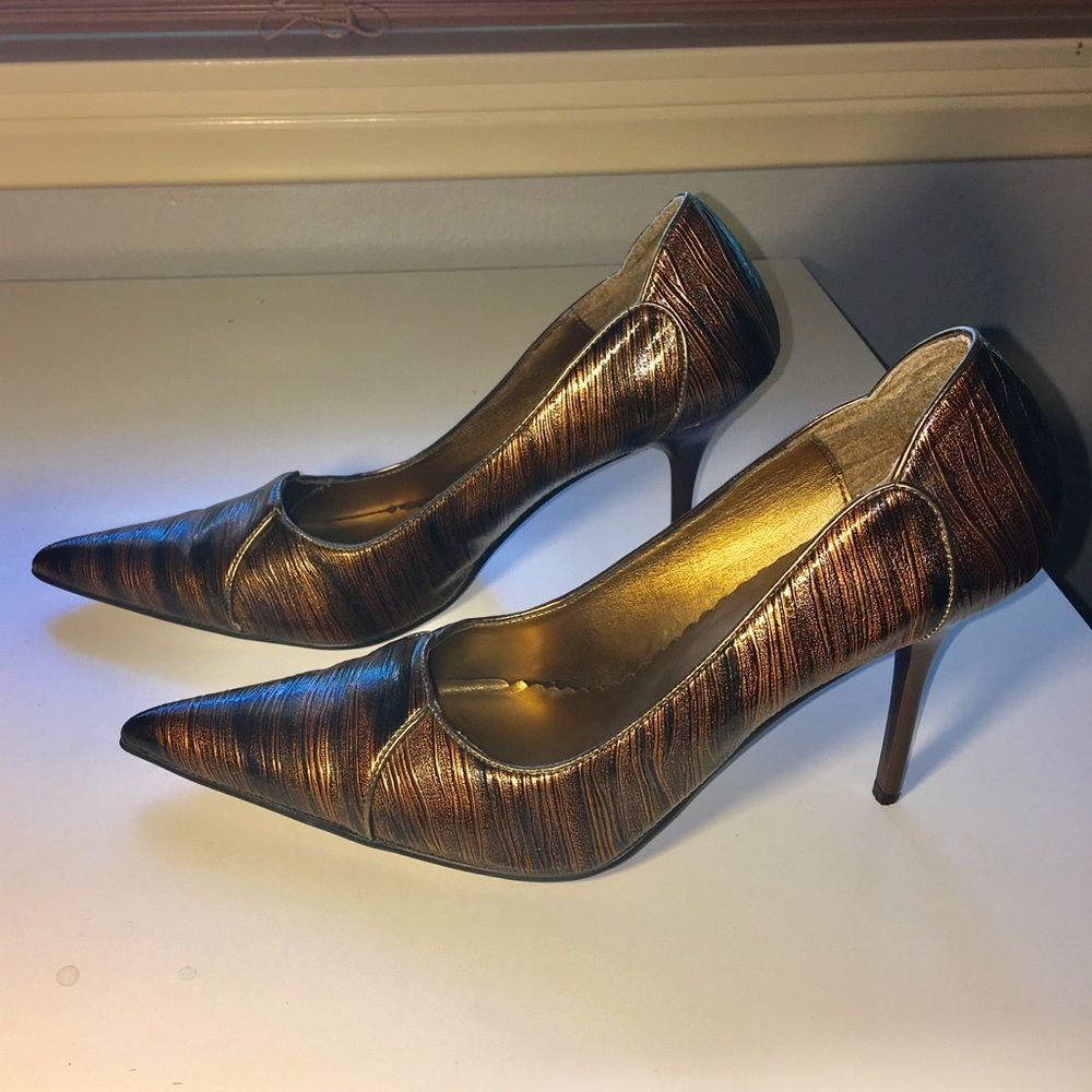 Like New Stunning Gold & Black Pierre Dumas Shoes